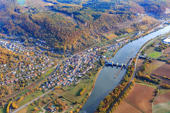 Luftbild von Ortsansicht an der Neckar-Staustufe und Schleuse aus Nordwesten in Neckarzimmern im Bundesland Baden-Württemberg, Deutschland