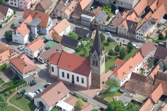 Kirchengebäude im Dorfkern in Steinweiler im Bundesland Rheinland-Pfalz, Deutschland