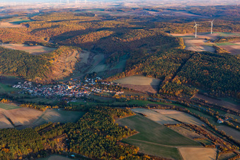 Schrägluftbild von Ortsteil Binsfeld in Arnstein im Bundesland Bayern, Deutschland