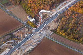 Baustelle zum Neubau der Autobahn-Brücke der A7 in Schraudenbach in Werneck im Bundesland Bayern, Deutschland
