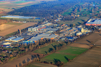 Hornbach Baumarkt im Industriegebiet Bornheim von Südwesten im Ortsteil Dreihof im Bundesland Rheinland-Pfalz, Deutschland