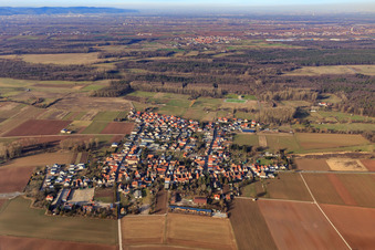 Luftaufnahme von Dorfansicht aus Süden in Knittelsheim im Bundesland Rheinland-Pfalz, Deutschland