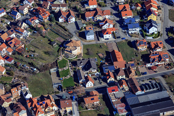 Terassengarten in der Franz-Schweizer-Straße im Ortsteil SaintMartin in Sankt Martin im Bundesland Rheinland-Pfalz, Deutschland