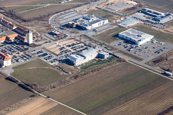 Luftbild von Fitnessstudio Pfitzenmeier Premium Plus Resort in Neustadt an der Weinstraße im Bundesland Rheinland-Pfalz, Deutschland