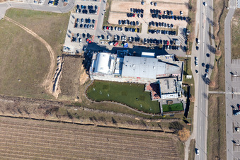 Schrägluftbild von Fitnessstudio Pfitzenmeier Premium Plus Resort in Neustadt an der Weinstraße im Bundesland Rheinland-Pfalz, Deutschland