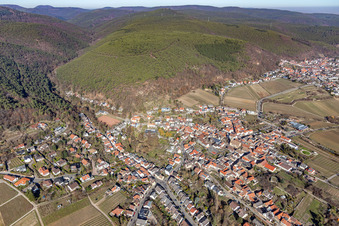 Luftbild von Weingartenweg aus Südosten im Ortsteil Gimmeldingen in Neustadt an der Weinstraße im Bundesland Rheinland-Pfalz, Deutschland