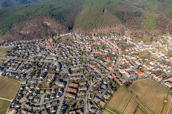 Herzogstraße x Neubergstr im Ortsteil Königsbach in Neustadt an der Weinstraße im Bundesland Rheinland-Pfalz, Deutschland