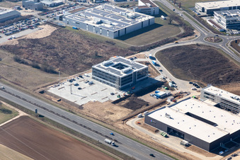Schrägluftbild von Industriegebiet Nord in Rülzheim im Bundesland Rheinland-Pfalz, Deutschland