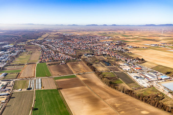 Herxheim bei Landau aus Osten im Bundesland Rheinland-Pfalz, Deutschland