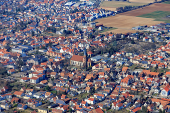 St. Maria Himmelfahrt in Herxheim bei Landau im Bundesland Rheinland-Pfalz, Deutschland