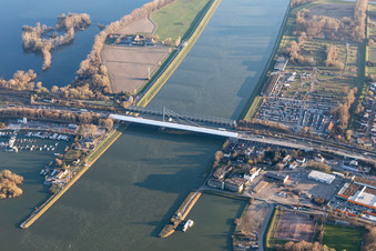 Baustelle zu Sanierungsarbeiten am Straßen- Brückenbauwerk " Rheinbrücke Maxau " im Rahmen der Rheinbrückenertüchtigung im Ortsteil Knielingen in Karlsruhe im Bundesland Baden-Württemberg, Deutschland