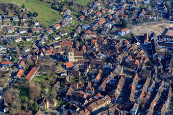Historischer Ortskern mit Kirche St. Martin in Staufen im Breisgau im Bundesland Baden-Württemberg, Deutschland