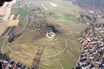 Luftaufnahme von Burgruine Staufen in Staufen im Breisgau im Bundesland Baden-Württemberg, Deutschland