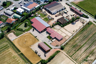 Schrägluftbild von Industriegebiet Am Kleinwald, Drei Eichen Hof in Herxheim bei Landau im Bundesland Rheinland-Pfalz, Deutschland
