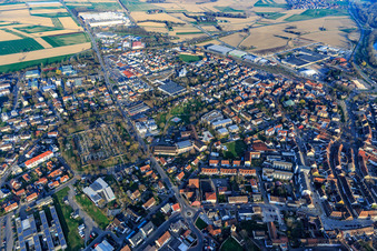 Friedhof und Helios Rosmann Klinik Breisach in Breisach am Rhein im Bundesland Baden-Württemberg, Deutschland