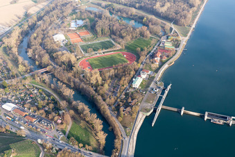 Waldstadion, Waldschwimmbad in Breisach am Rhein im Bundesland Baden-Württemberg, Deutschland