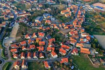 Am Hausberg und  Turn- und Festhalle Hördt im Bundesland Rheinland-Pfalz, Deutschland