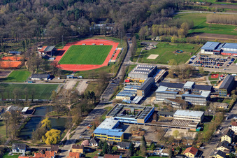 Bienwaldstadion uns Schulzentrum mit Realschule plus Kandel und Integrierte Gesamtschule Kandel im Bundesland Rheinland-Pfalz, Deutschland