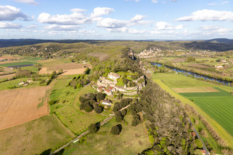 Luftaufnahme von Schloßparkanlage von Schloß Marqueyssac über der Dordogne in Vezac in Nouvelle-Aquitaine in Vézac, Frankreich