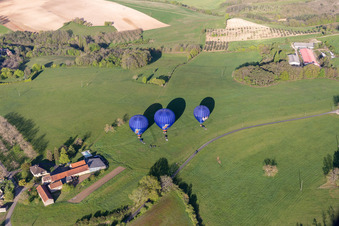 Luftaufnahme von Ballonstart in Veyrines-de-Domme im Bundesland Dordogne, Frankreich