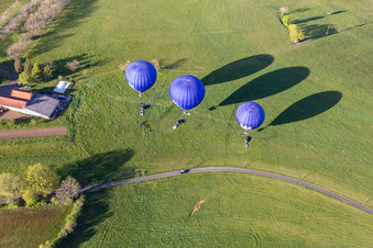 Schrägluftbild von Ballonstart in Veyrines-de-Domme im Bundesland Dordogne, Frankreich