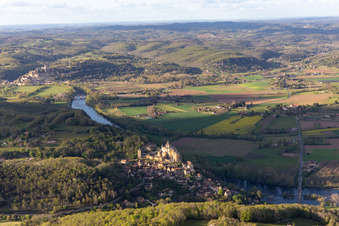 Luftbild von Chateau de Castelnaud-la Chapelle über der Dordogne in Castelnaud-la-Chapelle, Frankreich