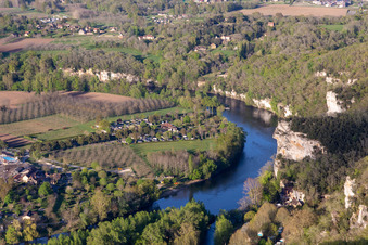 Schrägluftbild von Camping Soleil-Plage an der Dordogne in Vitrac, Frankreich