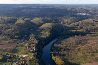 Schrägluftbild von Montfort in Vitrac im Bundesland Dordogne, Frankreich