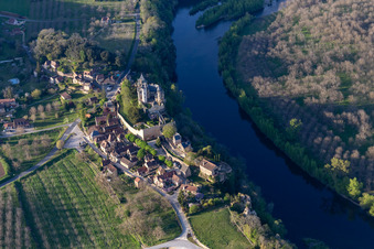 Montfort in Vitrac im Bundesland Dordogne, Frankreich von oben gesehen