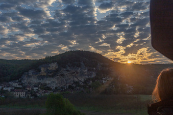 Luftaufnahme von Cénac-et-Saint-Julien im Bundesland Dordogne, Frankreich
