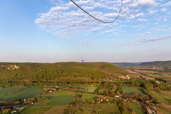 Schrägluftbild von Vézac im Bundesland Dordogne, Frankreich
