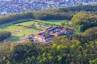 Luftbild von Kloster Liebfrauenberg aus Nordwesten in Bad Bergzabern im Bundesland Rheinland-Pfalz, Deutschland