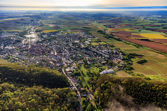 Luftbild von Stadtansicht aus Westen in Bad Bergzabern im Bundesland Rheinland-Pfalz, Deutschland
