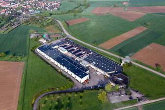 Gebäude und Produktionshallen auf dem Werksgelände Gunther Tools in Soultz-sous-Forets in Grand Est in Soultz-sous-Forêts im Bundesland Bas-Rhin, Frankreich