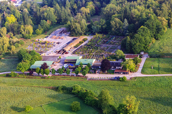 Schrägluftbild von Bienwald Baumschule / Greentec in Berg im Bundesland Rheinland-Pfalz, Deutschland