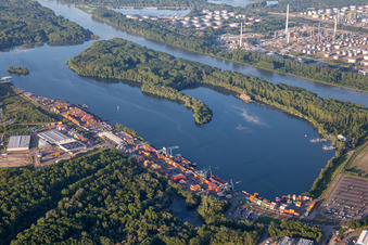 Containerhafen in Wörth am Rhein im Bundesland Rheinland-Pfalz, Deutschland