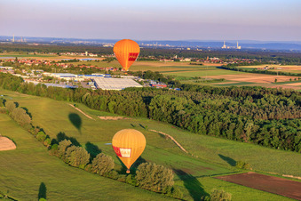Pfalzgas Zwillingsballone in Steinweiler im Bundesland Rheinland-Pfalz, Deutschland aus der Luft