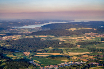 Blick aus Westen bis zum Bodensee in Aach im Bundesland Baden-Württemberg, Deutschland
