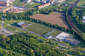 Kunstrasen-Fussballplatz des TSV Landau 1985 e.V. in Landau in der Pfalz im Bundesland Rheinland-Pfalz, Deutschland