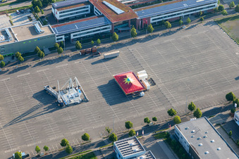 Schrägluftbild von Messplatz im Ortsteil Queichheim in Landau in der Pfalz im Bundesland Rheinland-Pfalz, Deutschland
