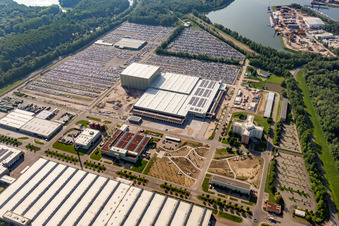Daimler/Mercedes Benz GLC auf der Insel Grün in Germersheim im Bundesland Rheinland-Pfalz, Deutschland