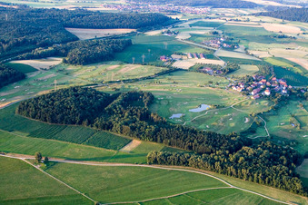 Luftbild von Gelände des Golfplatz Golfclub Steisslingen e.V. am Bodensee in Steißlingen im Ortsteil Wiechs im Bundesland Baden-Württemberg, Deutschland