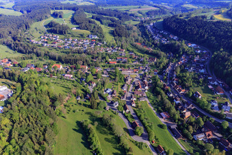 Luftbild von Peterzeller Straße im Ortsteil Betzweiler in Loßburg im Bundesland Baden-Württemberg, Deutschland