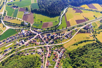 Ortsansicht am Neckar aus Westen im Ortsteil Altoberndorf in Oberndorf am Neckar im Bundesland Baden-Württemberg, Deutschland