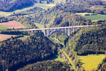 Luftbild von A81 Neckartalbrücke in Rottweil im Bundesland Baden-Württemberg, Deutschland