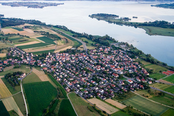 Dorfkern an den See- Uferbereichen des Untersee/Bodensee in Allensbach im Bundesland Baden-Württemberg, Deutschland