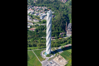 Turm thyssenkrupp Testturm für Expressaufzüge am Berner Feld in Rottweil. Das neue Wahrzeichen der Kleinstadt Rottweil ist derzeit höchstes Bauwerk in Baden-Württemberg, Deutschland von oben