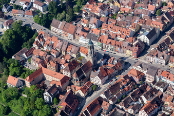 Kirchengebäude der Kapellenkirche mit Kapellenturm im Kapellenhof im Altstadt- Zentrum der Innenstadt in Rottweil im Bundesland Baden-Württemberg, Deutschland