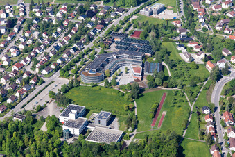 Schulgebäude und Sportplatz vom Leibniz-Gymnasium, der Nell-Breuning Schule und der Erich-Hauser-Gewerbeschule und Kreissporthalle Rottweil in Rottweil im Bundesland Baden-Württemberg, Deutschland