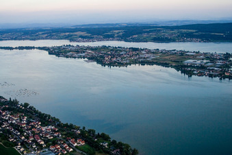 Insel im Gnadensee im Ortsteil Mittelzell in Reichenau im Bundesland Baden-Württemberg, Deutschland